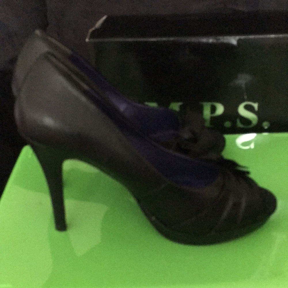 Shoes - Picture 3 of 3
